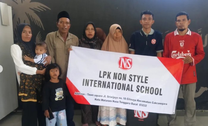 PERPISAHAN UMAM & KELUARGA DI BANDARA LOMBOK