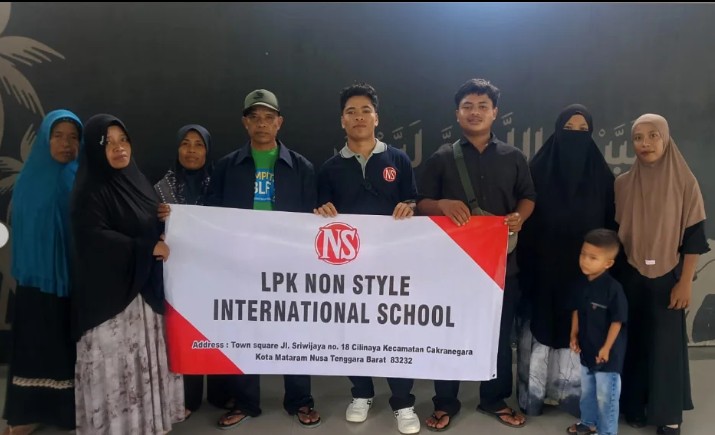 PERPISAHAN HELMI & KELUARGA DI BANDARA LOMBOK